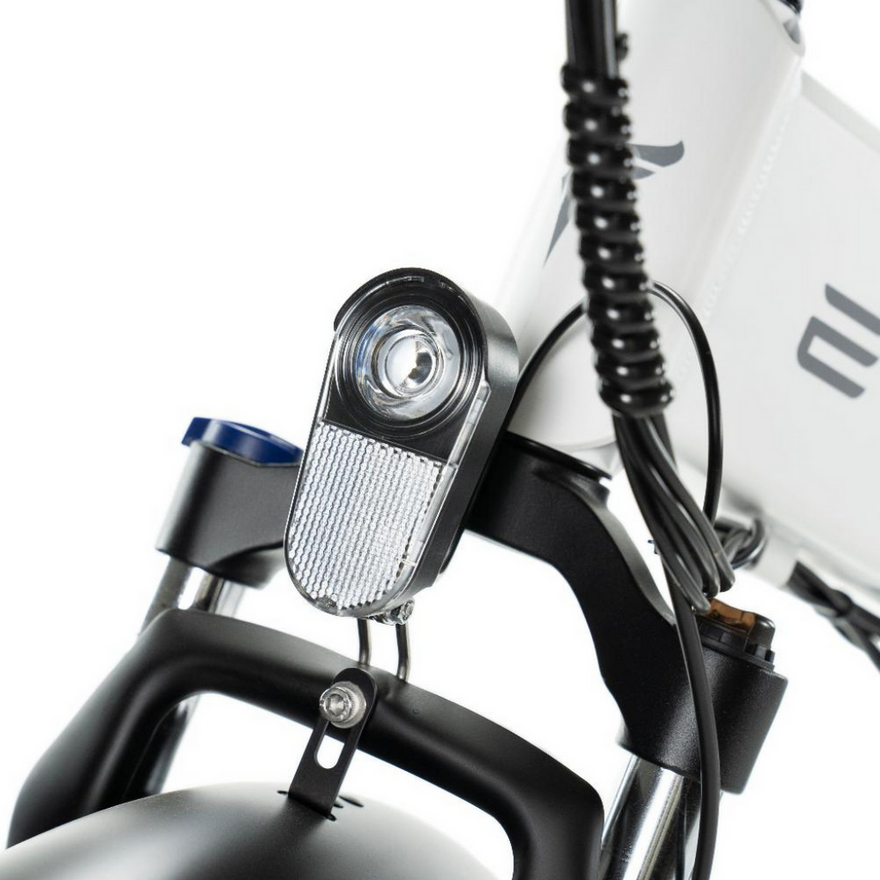 Miniaturbild: Scheinwerfer und Reflektor eines E-Rollers