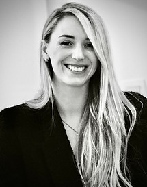 Portrait de Laura Taisne, graphiste freelance et directrice artistique