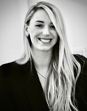Portrait de Laura Taisne, graphiste freelance et directrice artistique