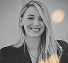 Portrait de Laura Taisne, graphiste freelance et directrice artistique