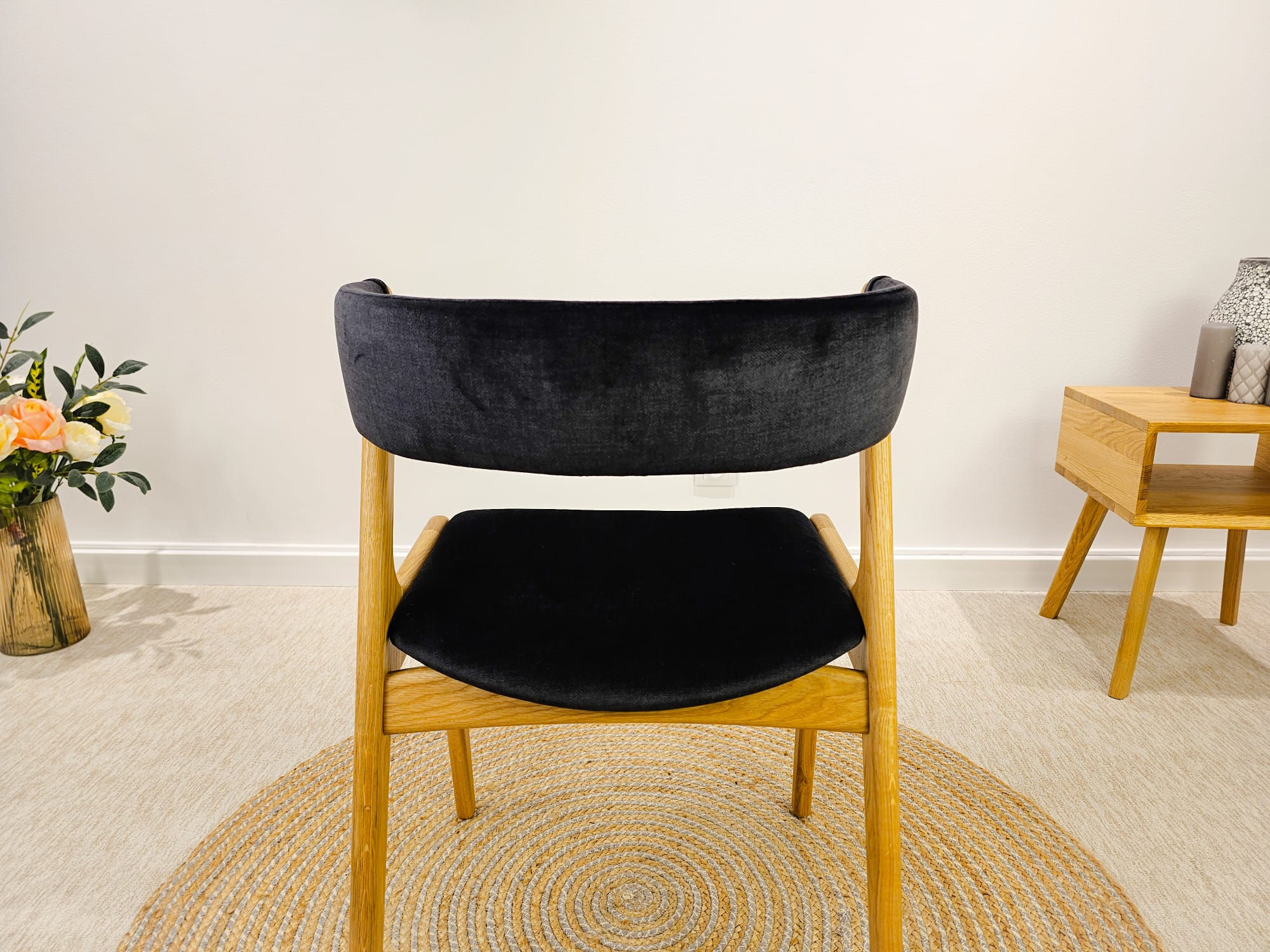 Krzesło dębowe tapicerowane Darni - lite drewno / wosk / black 18 - STÓŁ I KRZESŁO - SALON MEBLOWY