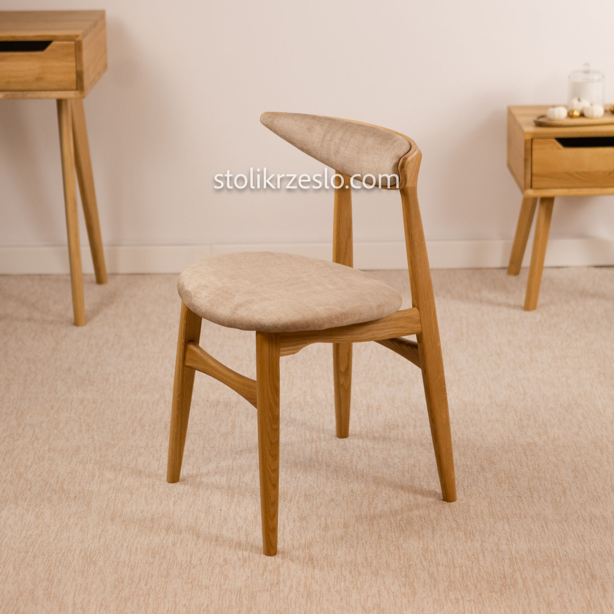 Krzesło dębowe tapicerowane Mario Soft - lite drewno / wosk /Natural/Vogue-02