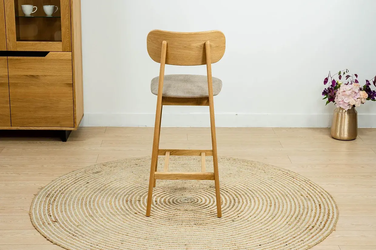 Stołek barowy dębowy tapicerowany Pegas - lite drewno / wosk / H700 / beige 02 - STÓŁ I KRZESŁO - SALON MEBLOWY