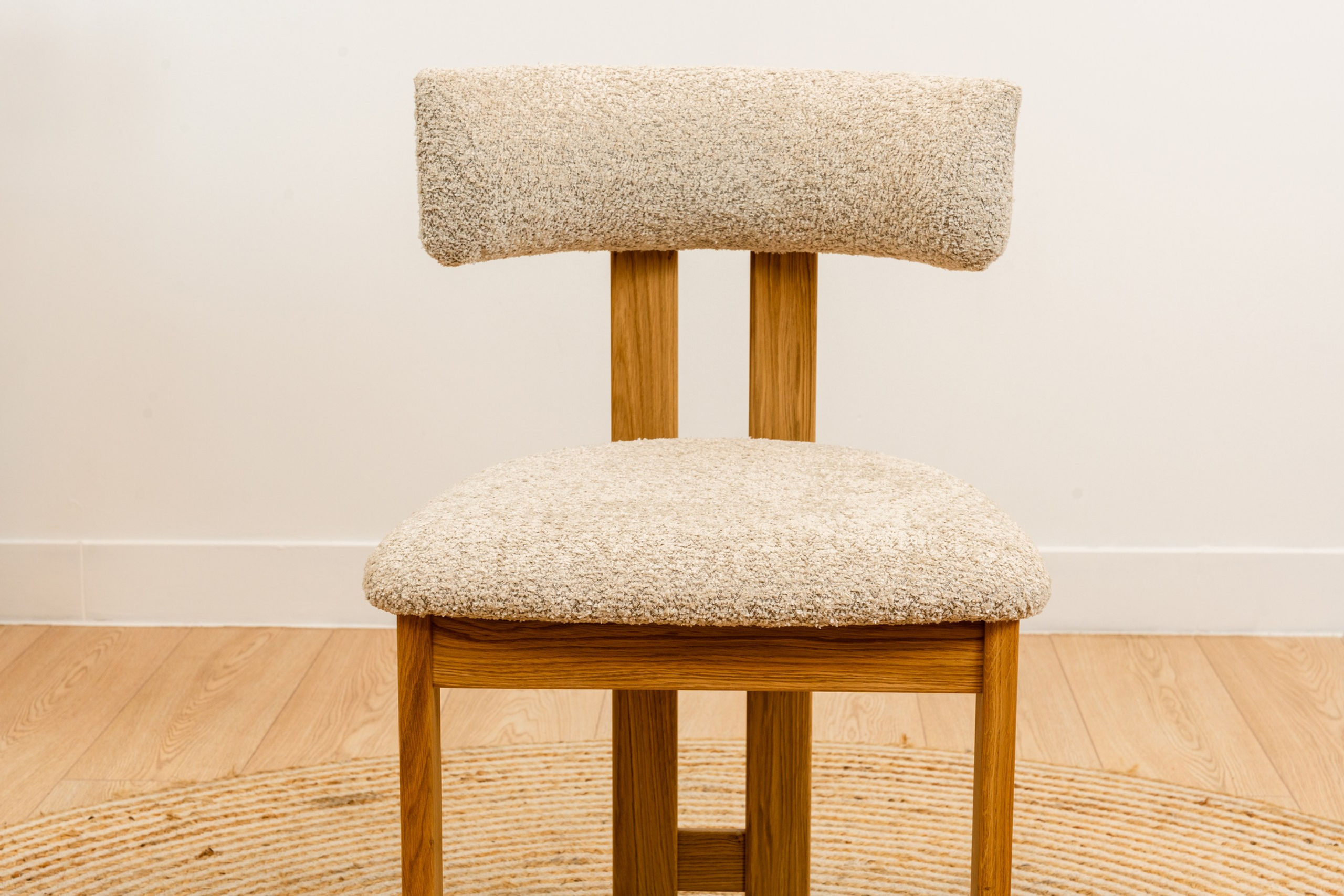 Krzesło dębowe tapicerowane Tori - lite drewno / wosk / AB 02 - STÓŁ I KRZESŁO - SALON MEBLOWY