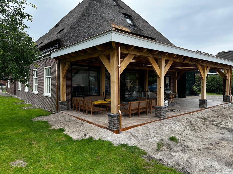 Grote veranda aan huis