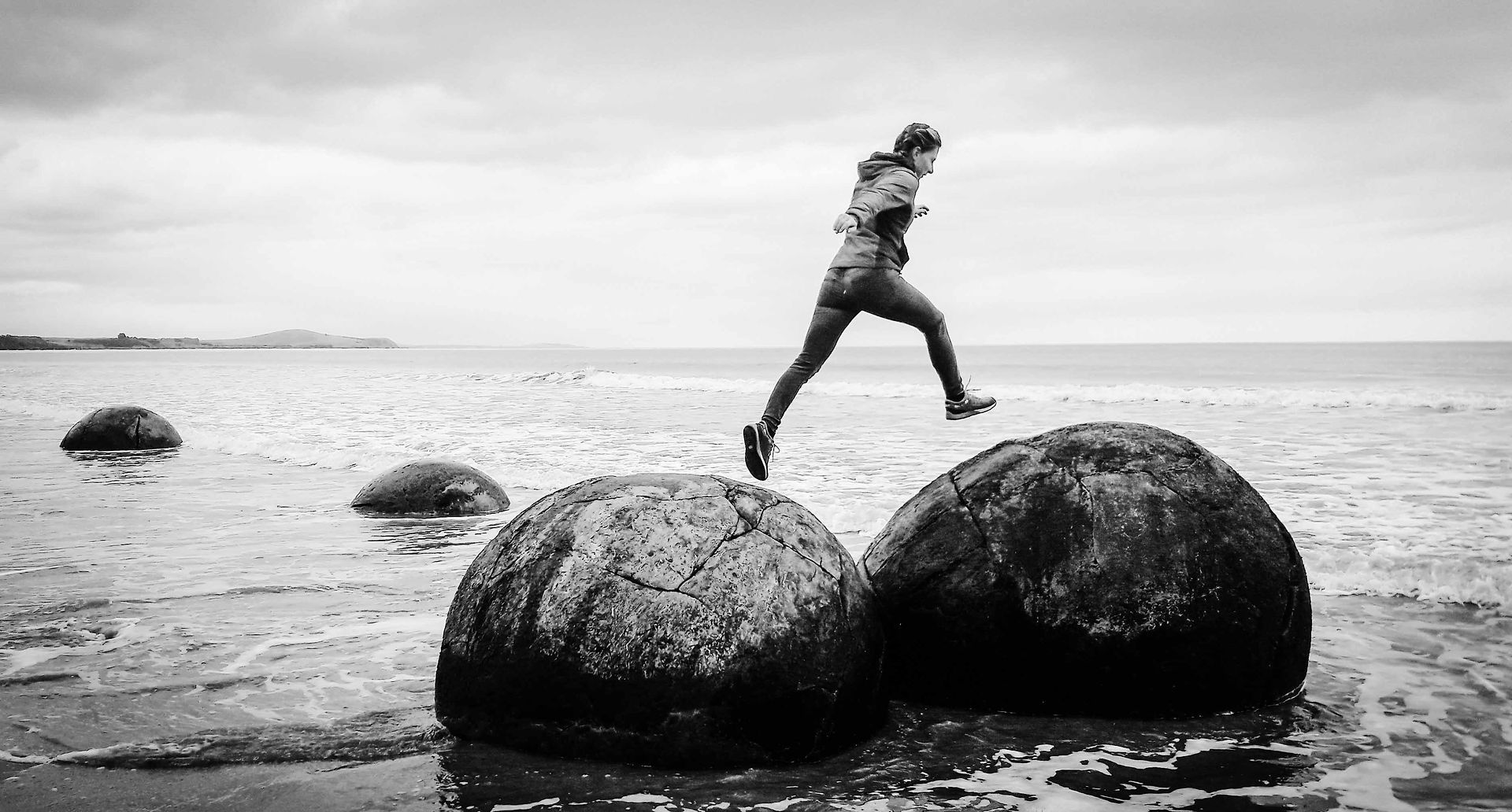 Moreaki Bolders_bw