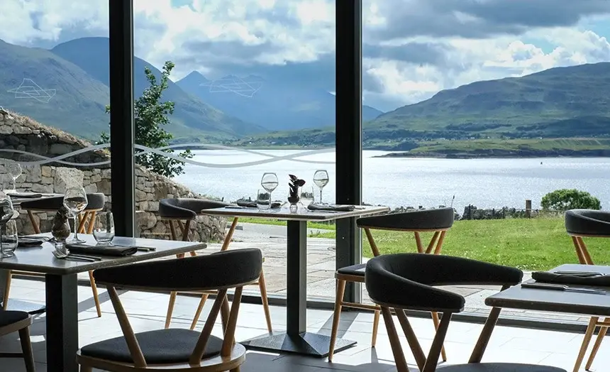 Scotland’s Best Distillery Bars (even without a tour) 🍸