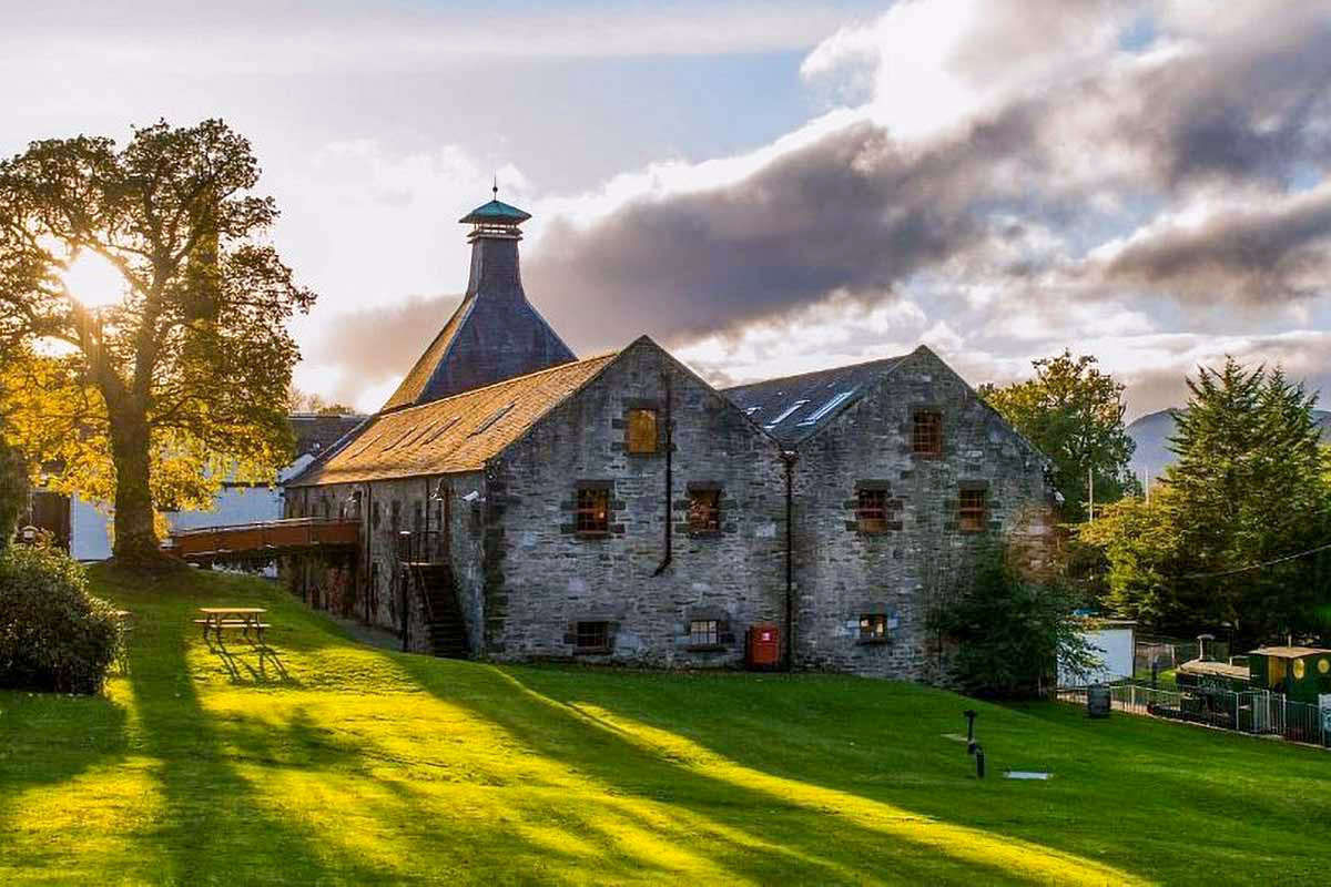Discover Scotland’s Whisky Distilleries: A Guide to Scotland’s Famous Whisky Regions and Styles