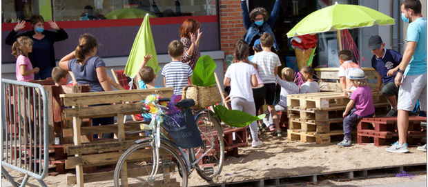 À Varennes-Changy, dernier jour de plage ! Les enfants du centre de loisirs dégustent la dernière gl