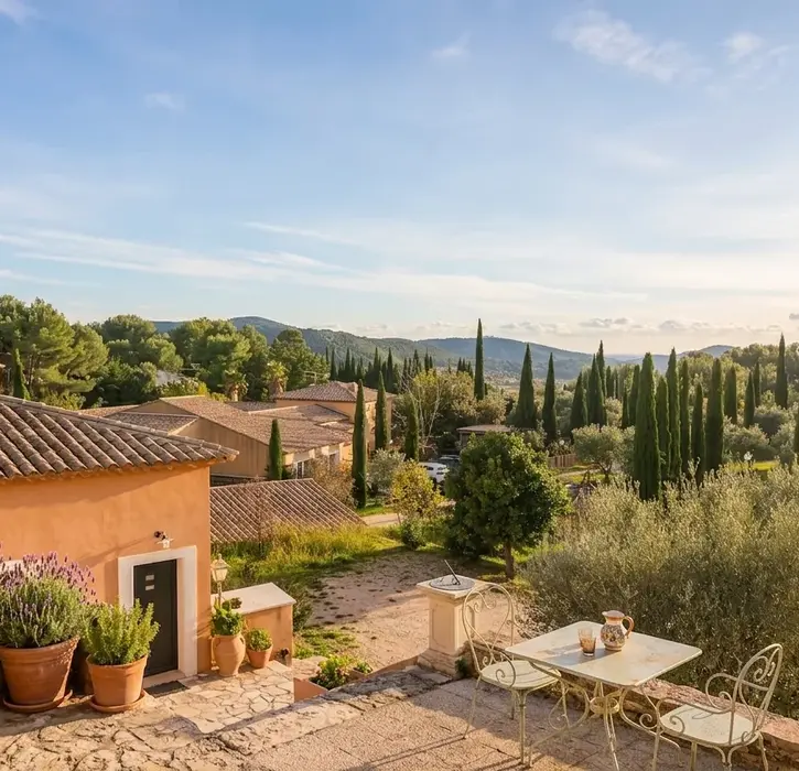 Terrasse avec vue mer du gîte Le Mûrier au Mas des Bouteillans, La Cadière-d'Azur