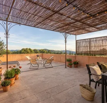 Terrasse avec vue mer du gîte Le Mûrier au Mas des Bouteillans, La Cadière-d'Azur