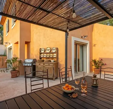 Terrasse de la maison Les Cyprès au Mas des Bouteillans, La Cadière-d'Azur