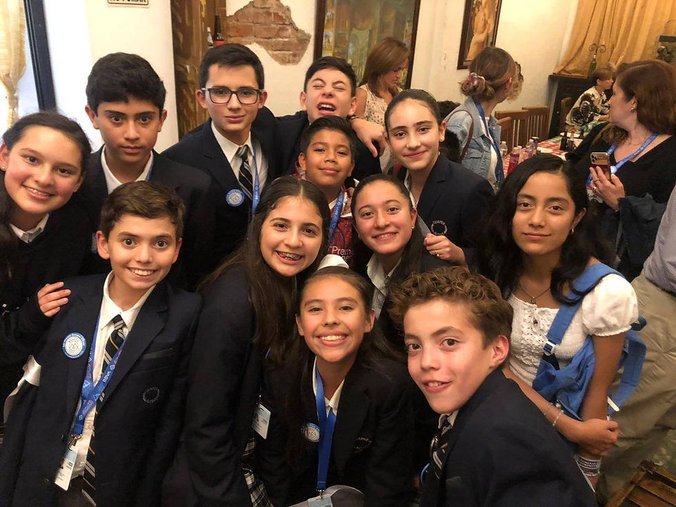 Alumnos de la Academia Maddox de secundaria