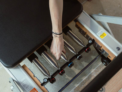 Comprendre le système de ressorts du Reformer : comment ça fonctionne ?