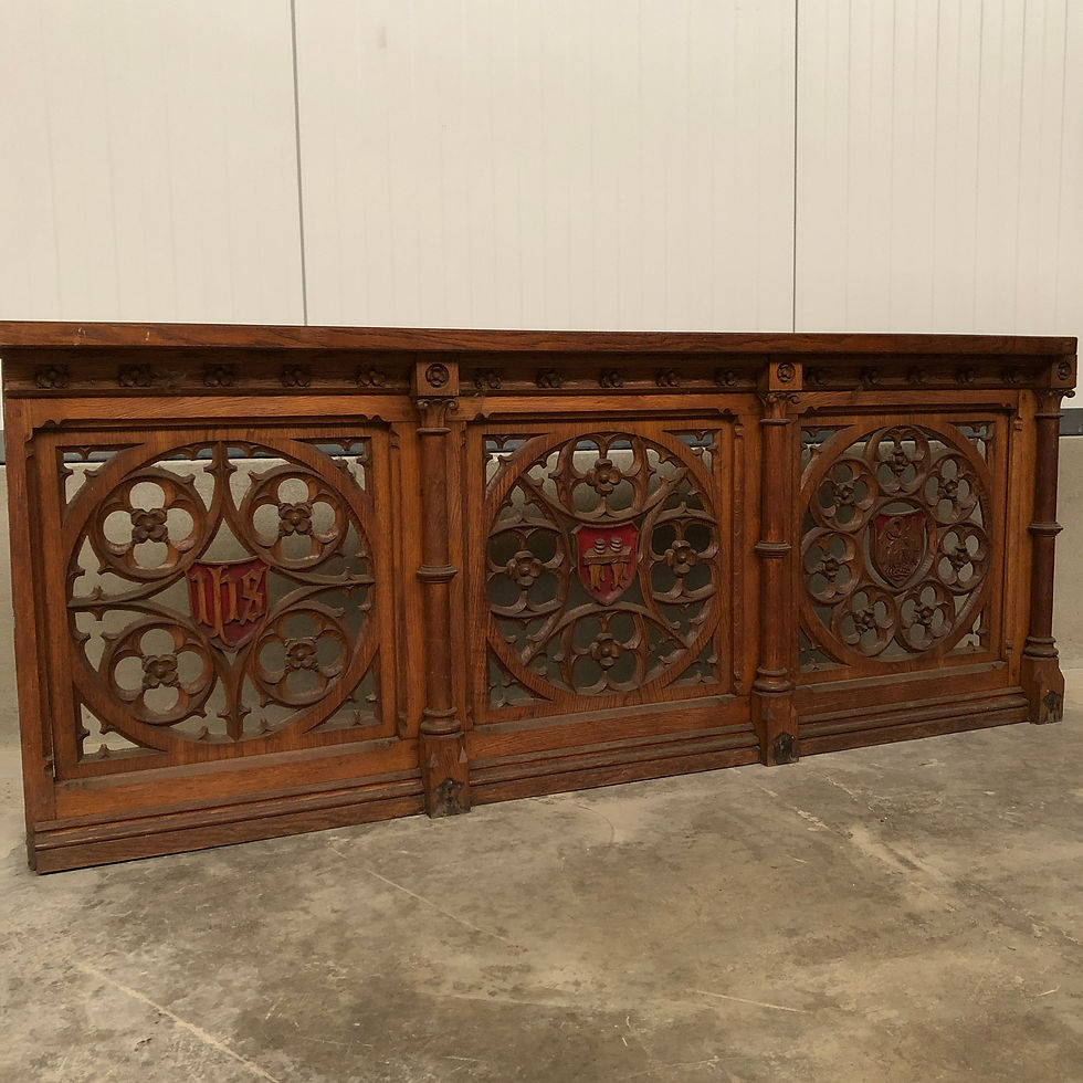 4.81 Meters of Gothic Revival Railing in oak