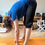 Miniature : Cliente en coaching individuel en présentiel évaluant sa souplesse après 3 mois d'accompagnement sportif