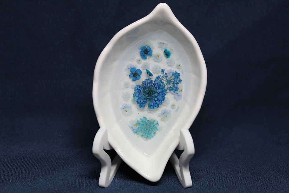Thumbnail: Small Leaf Shaped Ring Dishes 