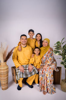 Family photoshoot Singapore extended family portrait studio