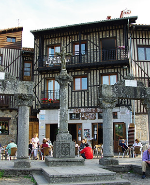 Imagen de la plaza mayor de la Alberca