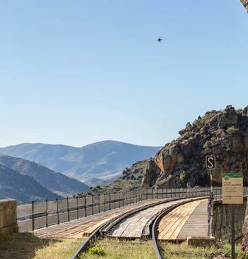 Paisaje al salir del tunel en el camino del hierro