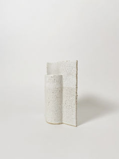 Curved vase 003 / 2022