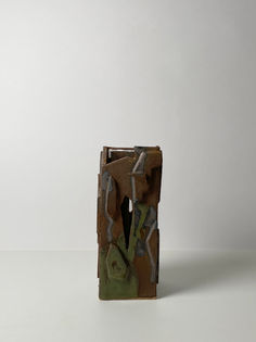 Vase brutaliste en céramique avec motif de paysage abstrait