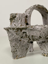 Bouteille tripode en céramique émaillée