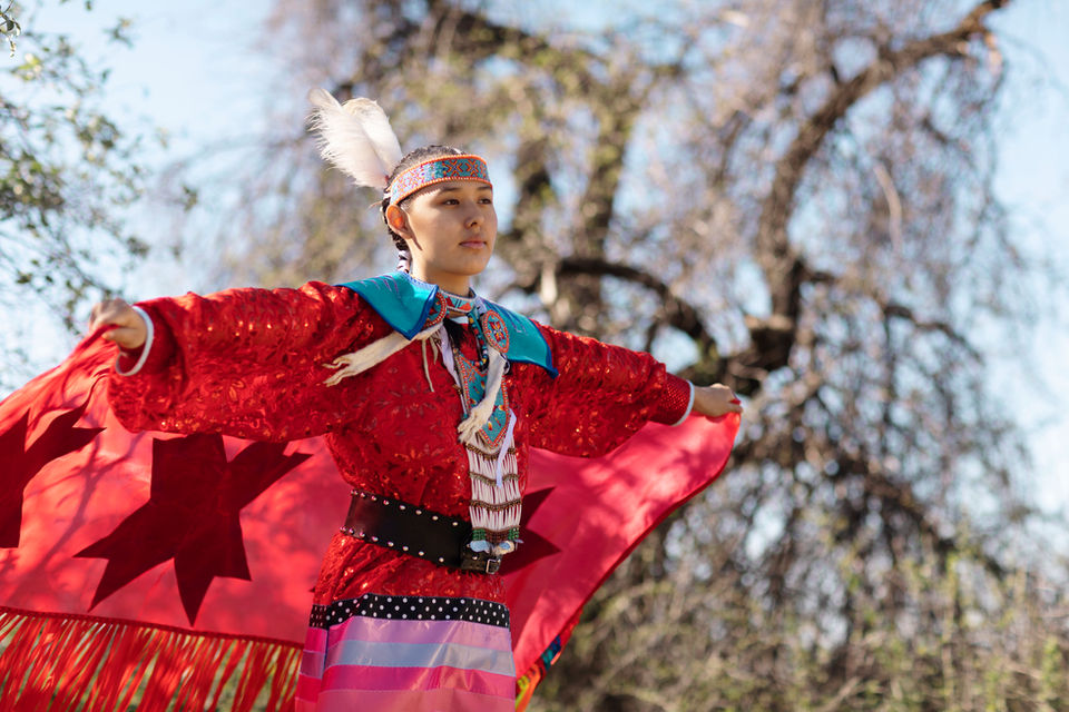 beautiful-young-woman-wearing-native-american-costume.jpg