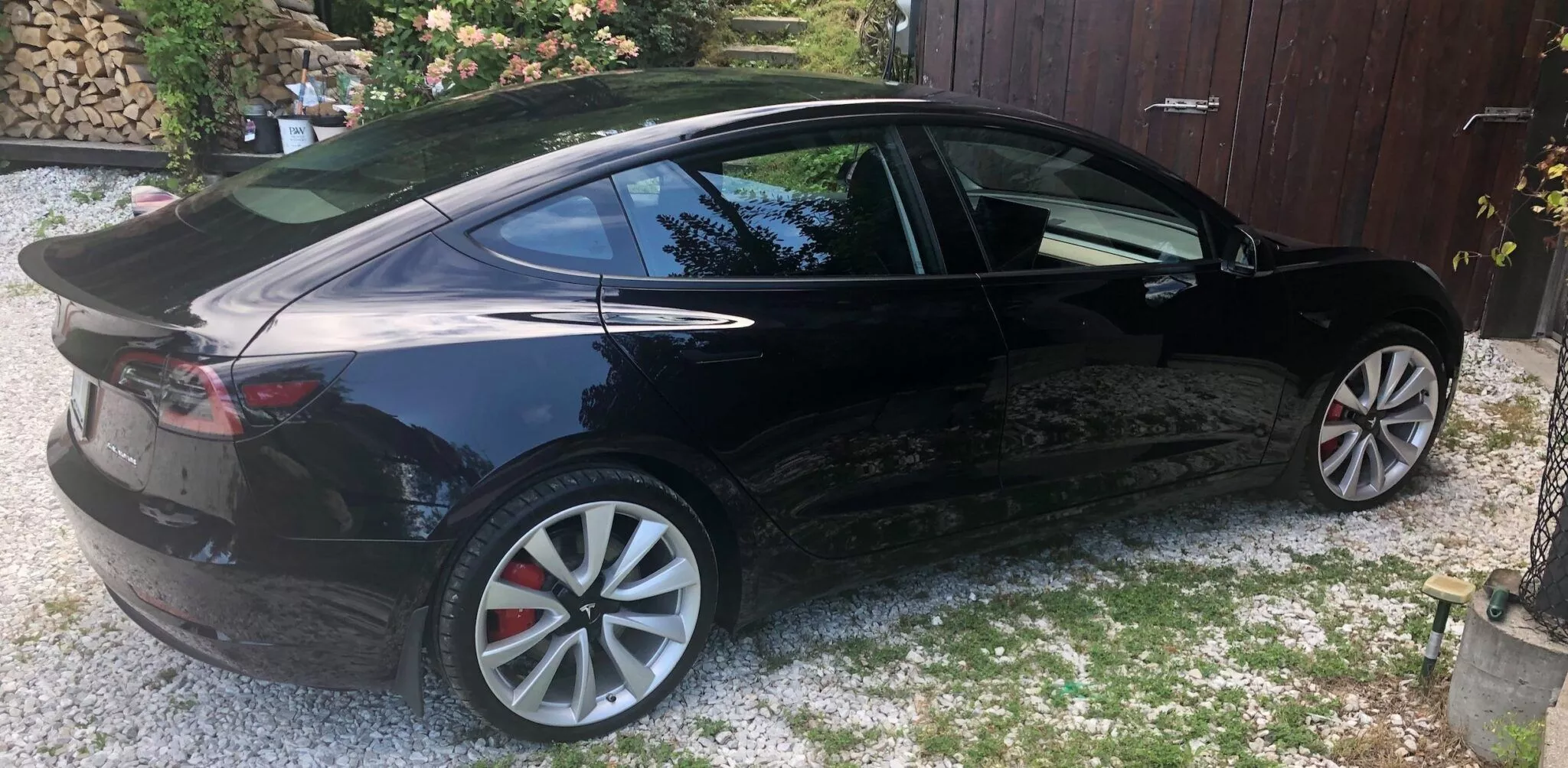 Tesla-Model-3-chrome-delete-2048x1004.webp