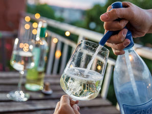 wine glasses toast