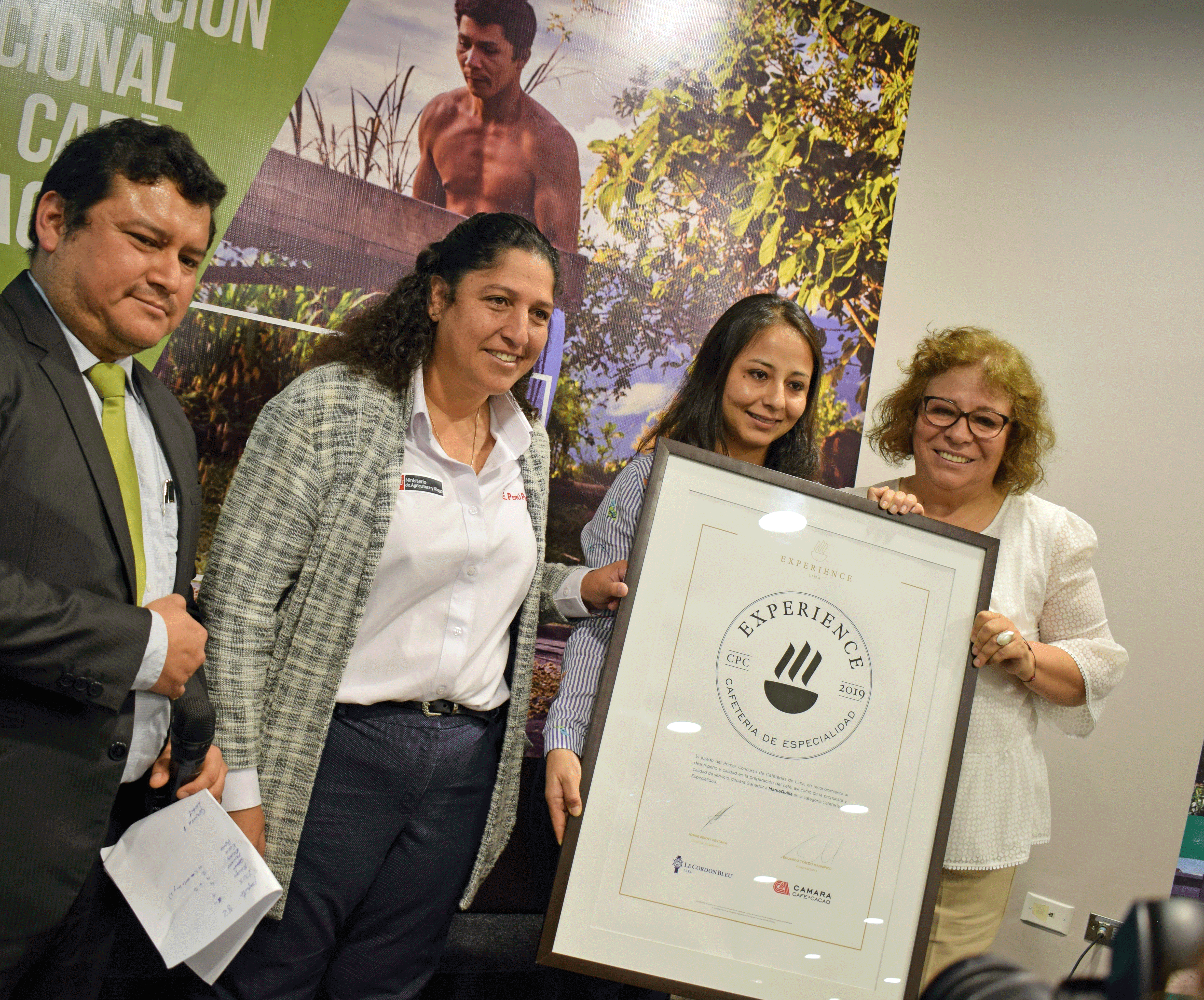 MAMAQUILLA-Primer-Premio-Café-especialidad.gif
