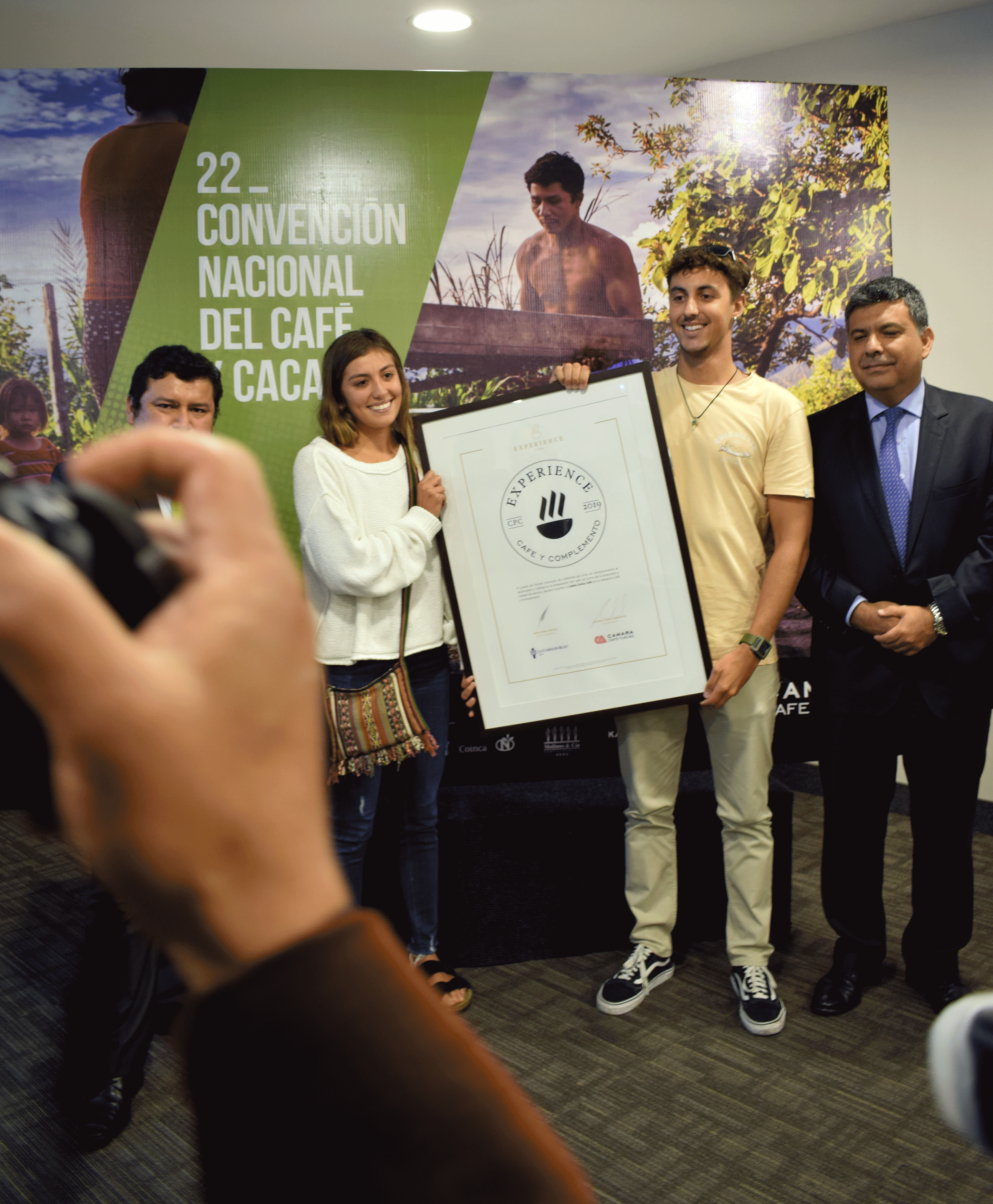 CALETA-DOLSA---Primer-Premio---Café-y-Complemento.gif