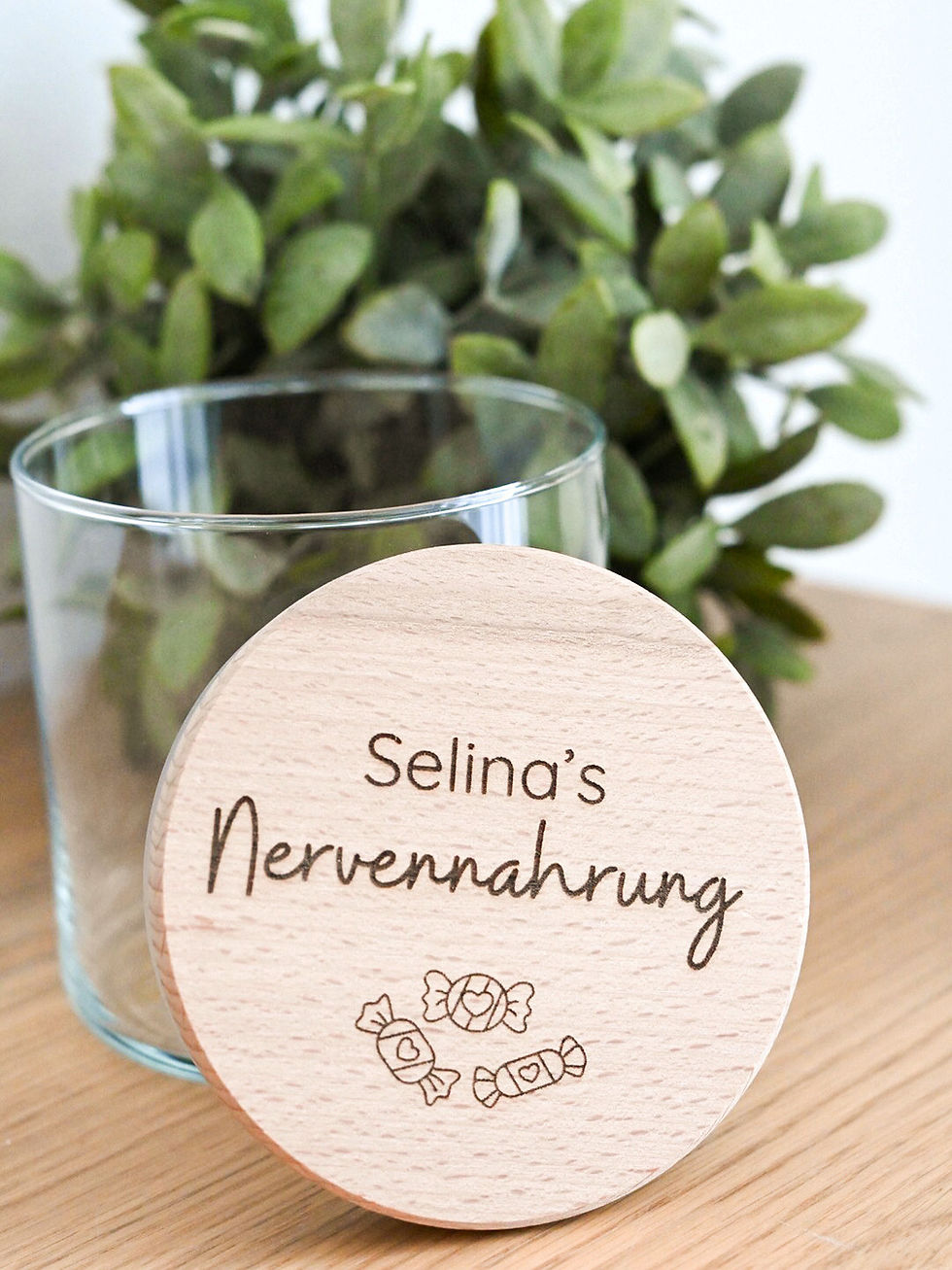 Miniaturbild: Personalisiertes Vorratsglas mit Holzdeckel und Wunschgravur (klein - 530 ml)