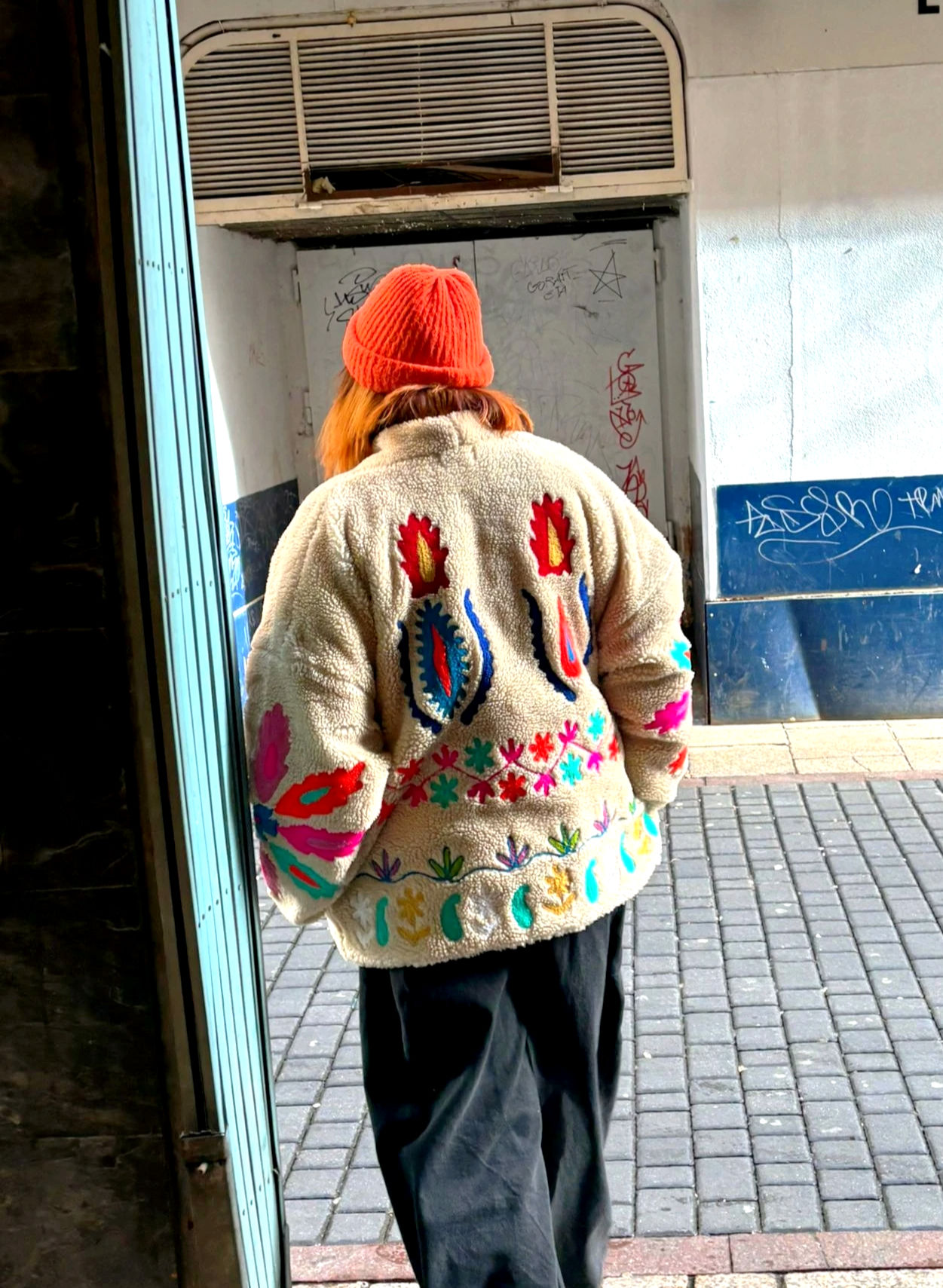 Chaqueta sherpa bordada