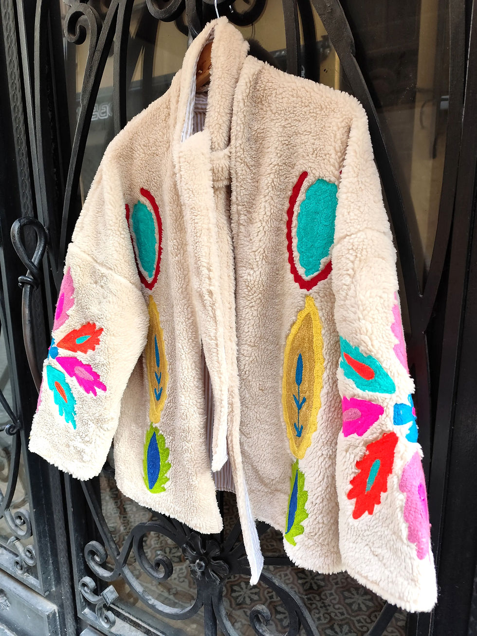 Miniatura: Chaqueta sherpa bordada