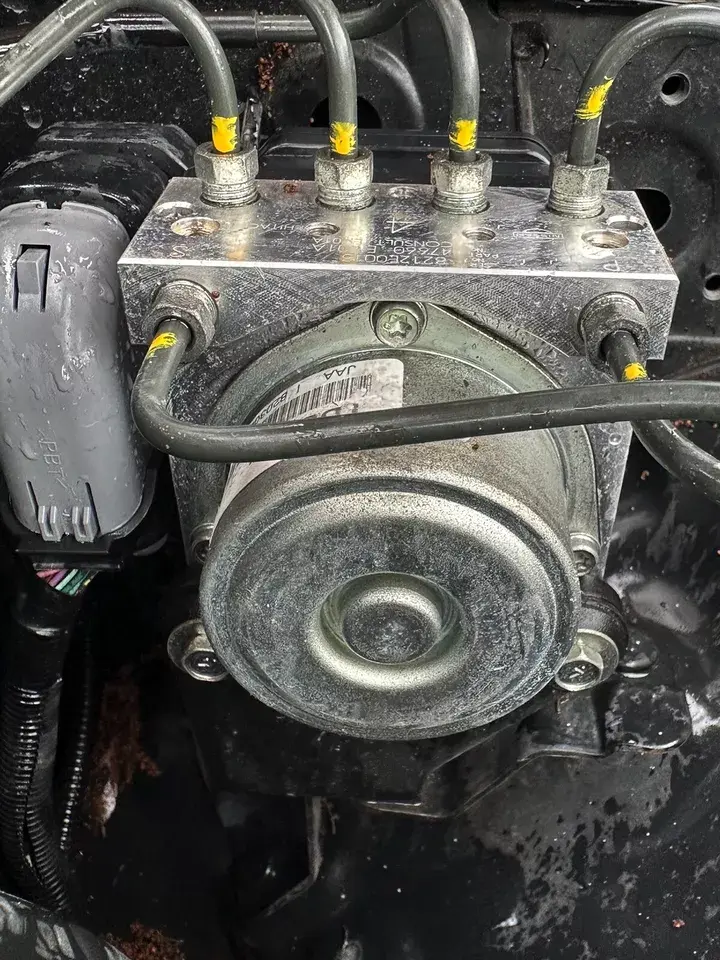 Thumbnail: 2007-09 Nissan 350Z ABS Anti-Lock Brake Pump OEM (2008) A/T