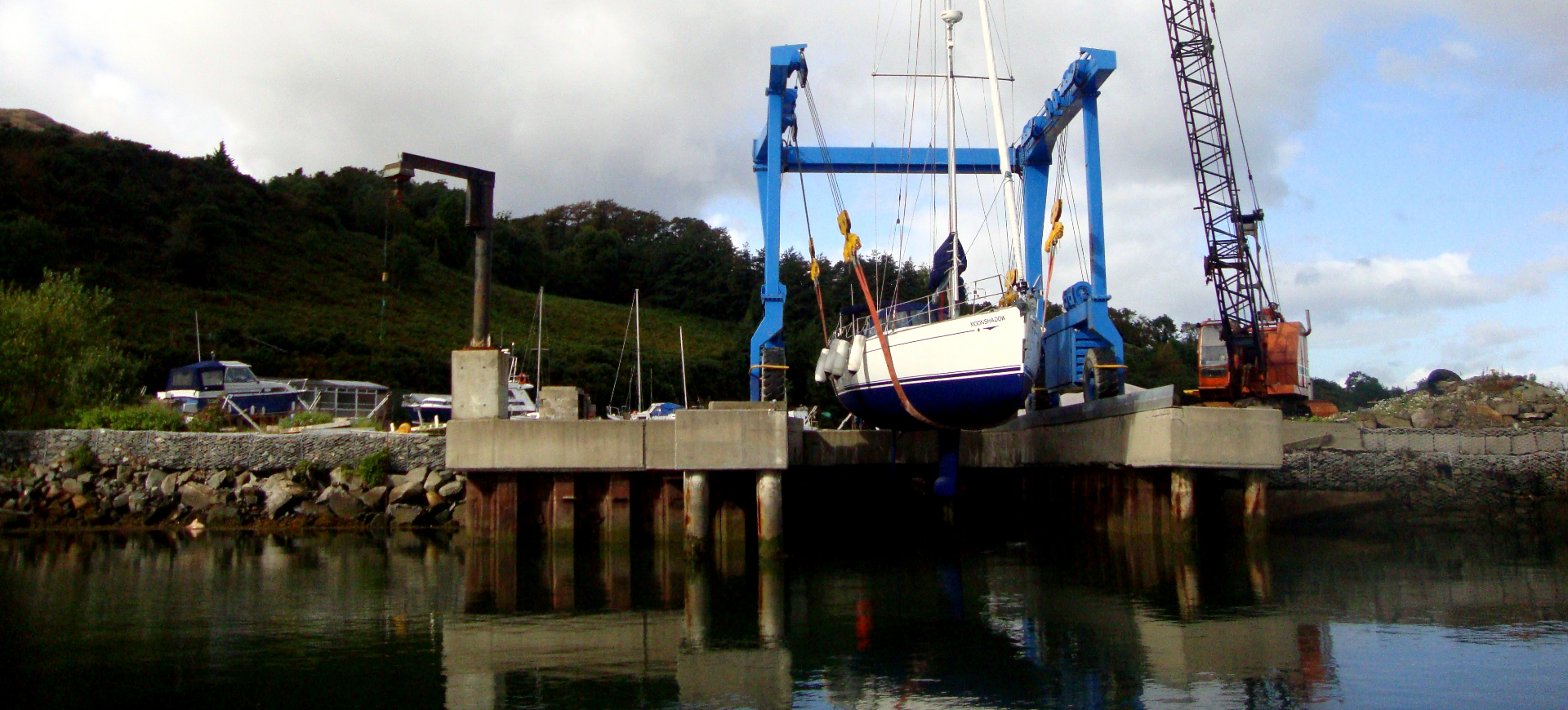 BOAT YARD carlinfgordmarina