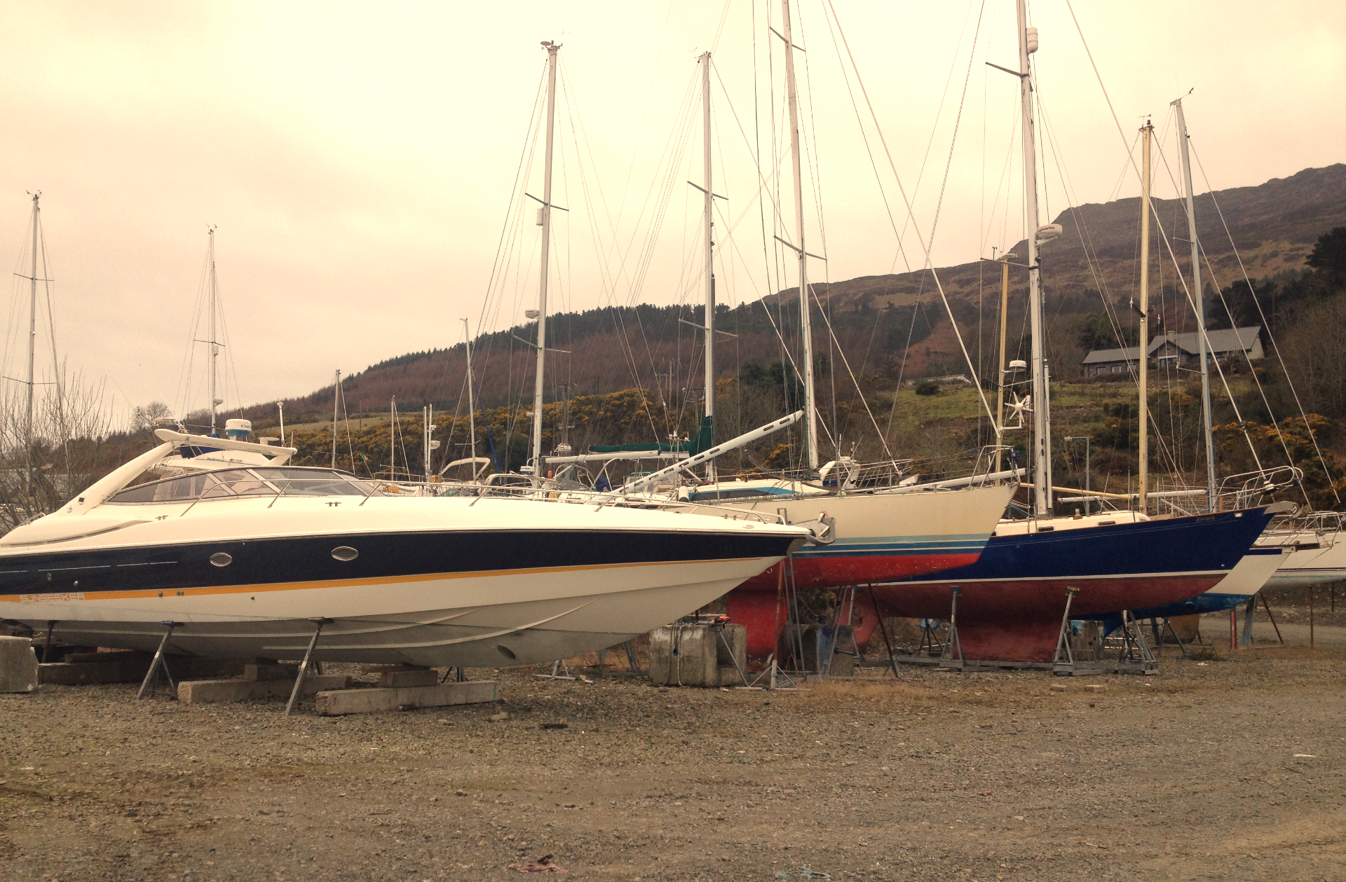 BOAT YARD carlinfgordmarina