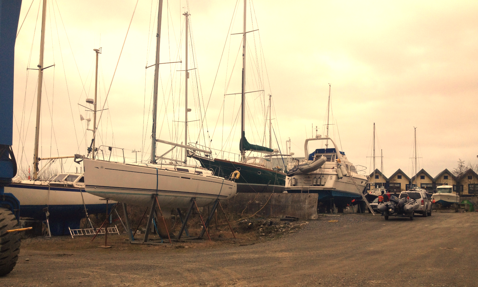 BOAT YARD carlinfgordmarina