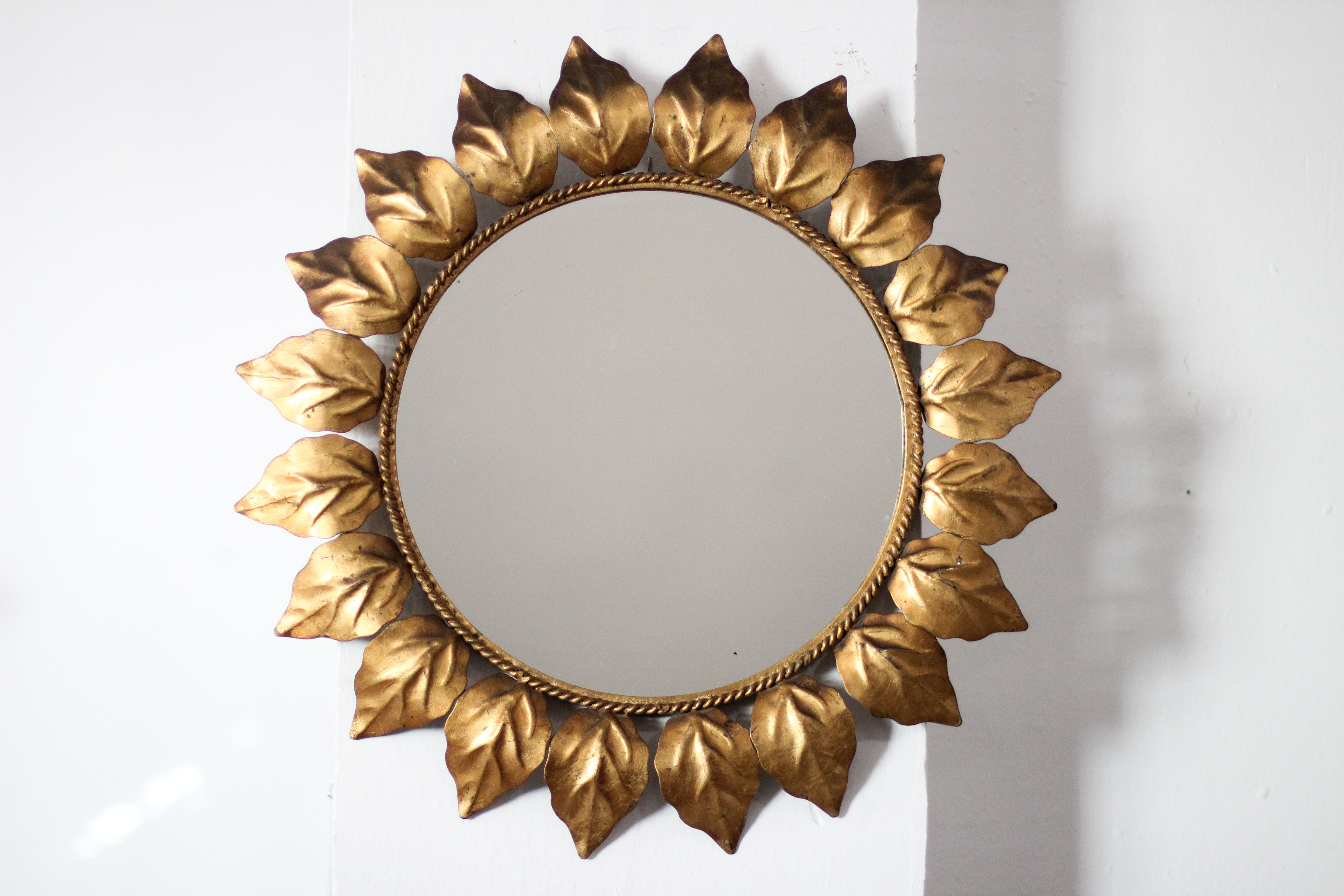 Nºref 1067 - Espejo sol hojas dorado