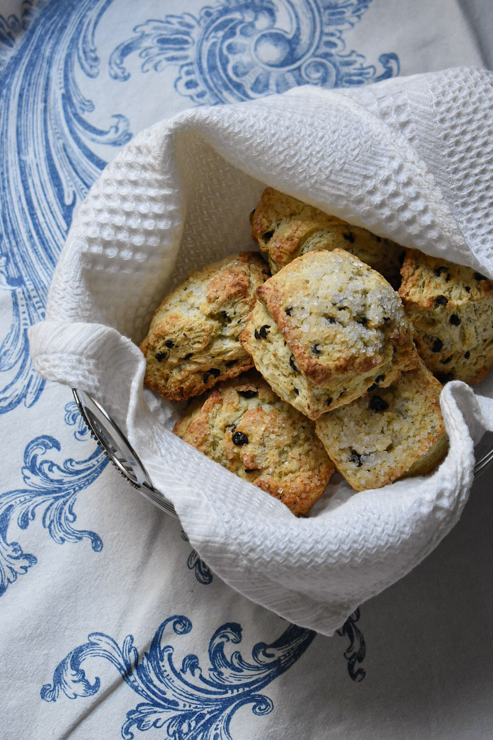 earl grey & currants scones