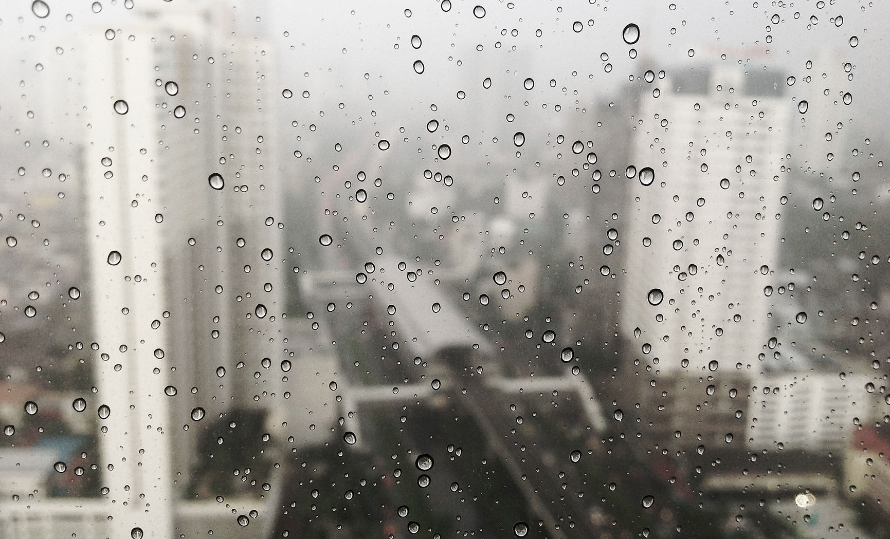 Regentropfen am Fenster
