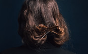 Parte posterior de la cabeza femenina