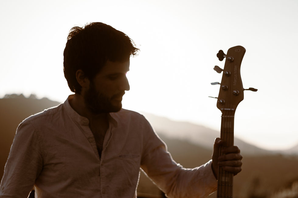 Jordi Arcusa (bajo eléctrico y arreglos)
