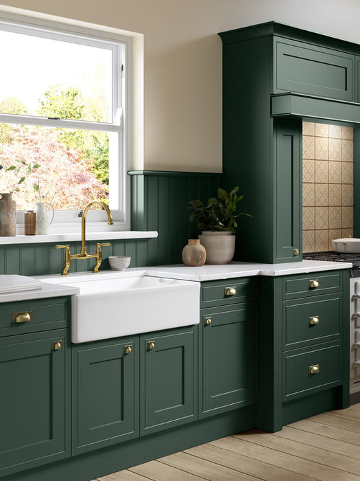 Ellesmere kitchen in Heritage Green by Potters Interiors in Gravesend.