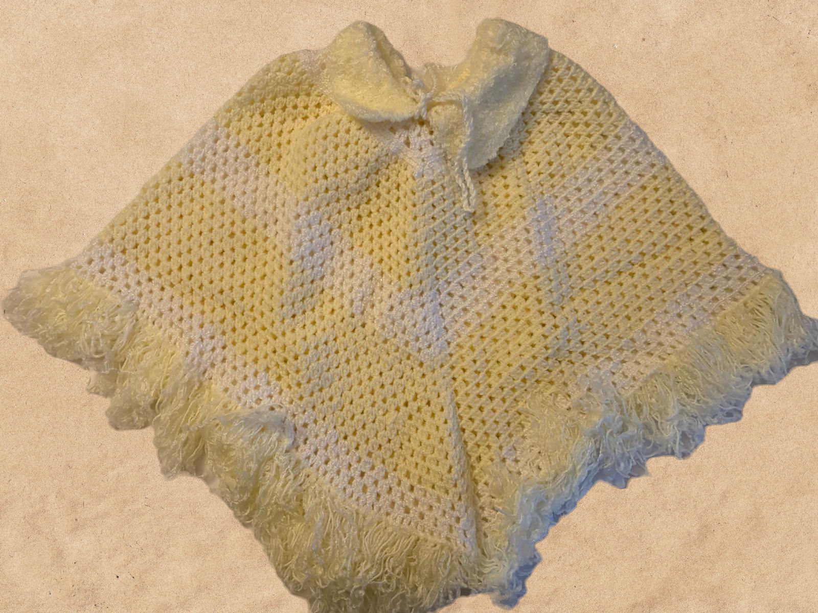 Capa para bebé, color amarilla/blanco - Talla 3 a 6 meses (MIM-2)