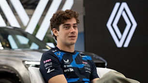 Franco Colapinto visitó las oficinas de Renault Argentina para despedir el año
