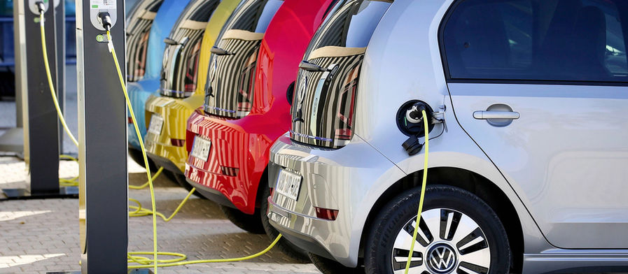 Movilidad eléctrica: se reducen exoneraciones del IMESI en Uruguay