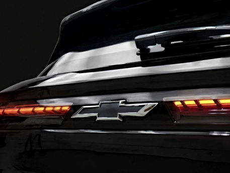 Otro foquito: Chevrolet avanza hacia la presentación del nuevo Sonic, ahora con una imagen de la trasera