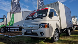 JAC llega a la Feria de la Construcción con propuestas de fuerza, innovación y cercanía con el sector